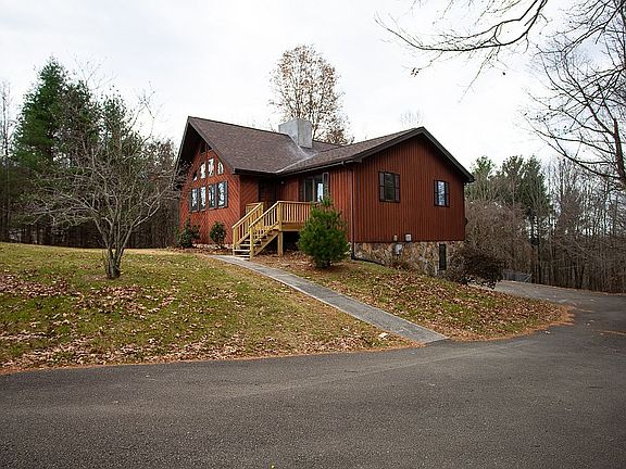 5th image of 212 Blueberry Ln