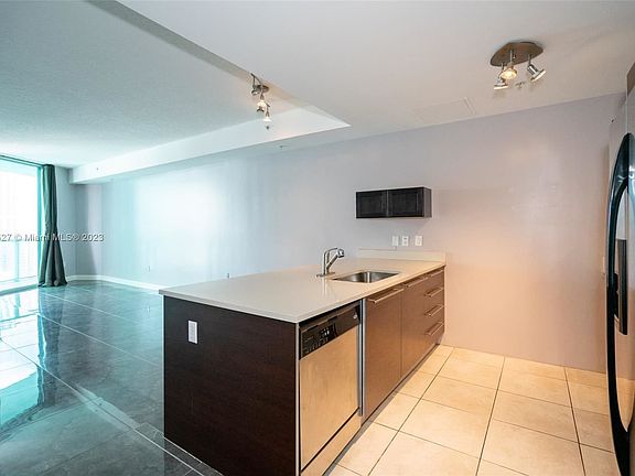 3rd image of 1900 N Bayshore Dr APT 2708