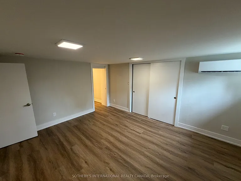 458A Oriole Pkwy #LOWER — Photo 11