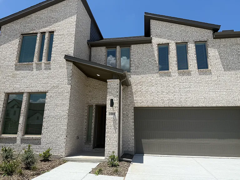 1000 Edgehurst Dr #1000 — Photo 1