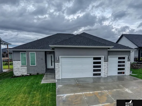 733 Middleton Ave, Lincoln, NE 68521