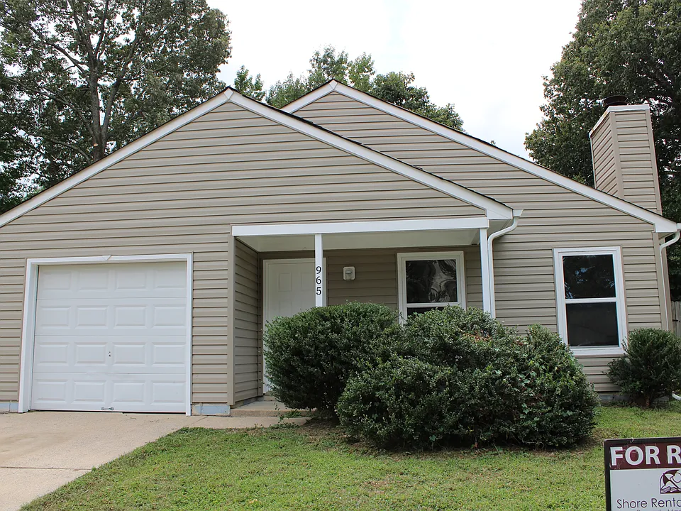 965 Banyan Dr