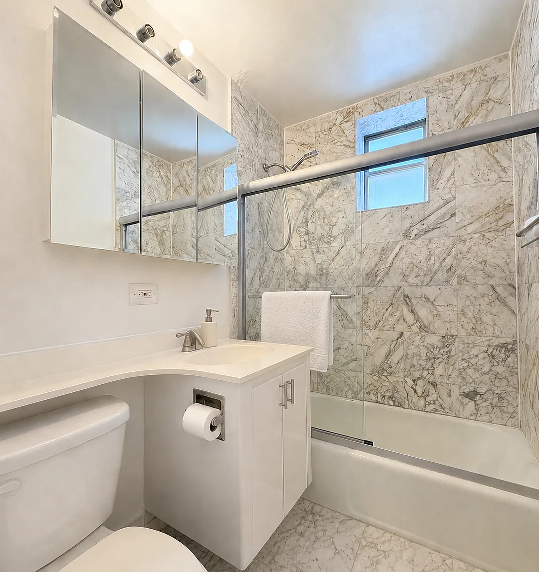 12 Charles Street — Photo 4