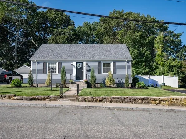 93 Wilbur Ave, Dartmouth, MA 02747