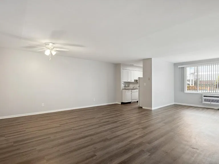 Golden Hill Apartments — Photo 10