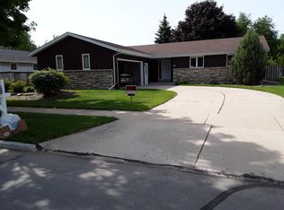2211 Camelot Blvd, Sheboygan, WI 53081