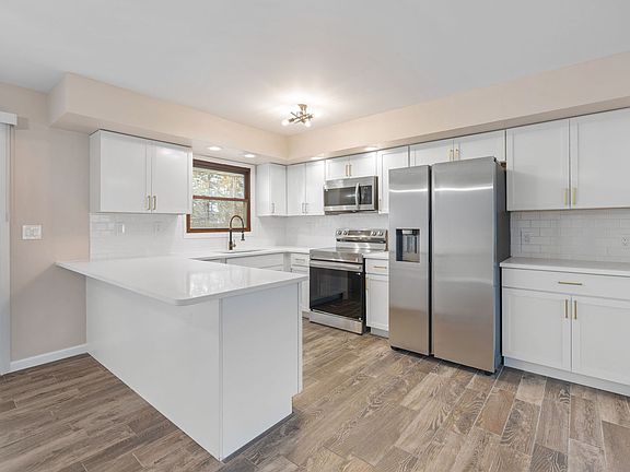 5th image of 300 Highland Ave