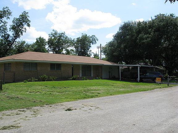 2nd image of 303 E Pecan St