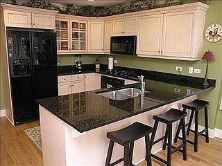 4th image of 530 Wayland Ave #End