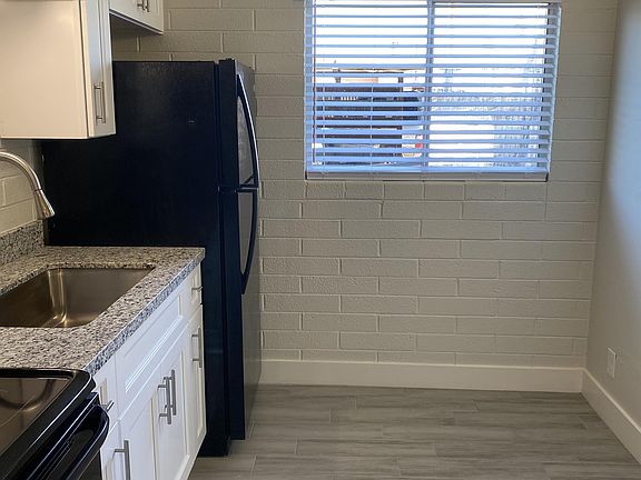 3rd image of 819 N Revere #2