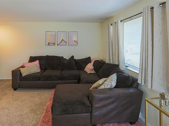 3rd image of 3964 Geraldine Ave