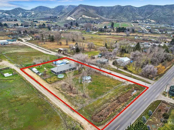 990 Bangtail Ln, Emmett, ID 83617