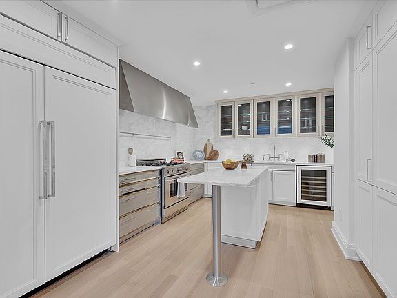 4th image of 200 E 79th St APT 4B