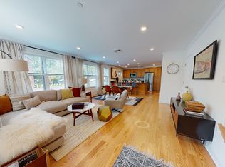 10-11 Thornton Rd #1F, Chestnut Hill, MA 02467