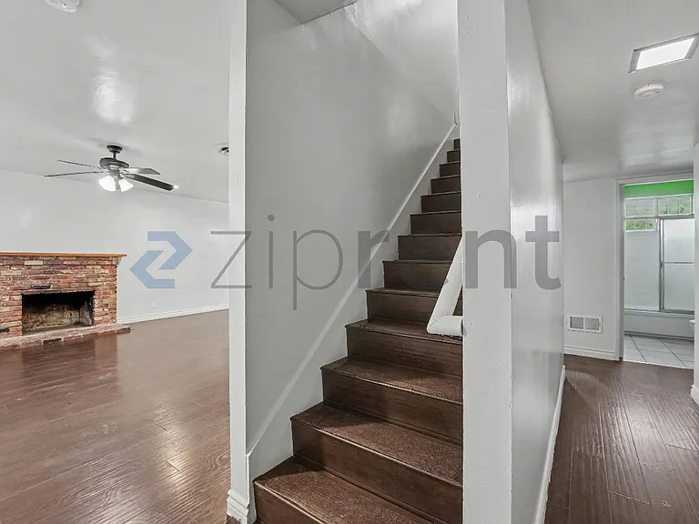 766 E Pillsbury St — Photo 14