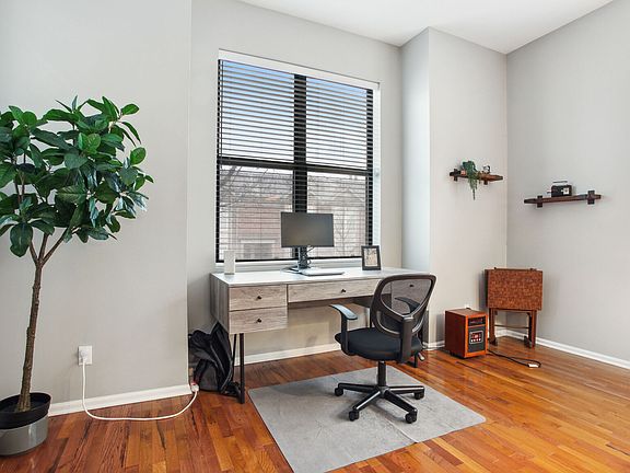 4th image of 109 E 29th St