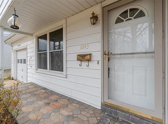 2nd image of 1043 Barry Ct
