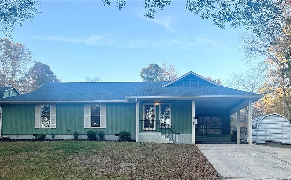 1st image of 175 Lakeshore Cir SE