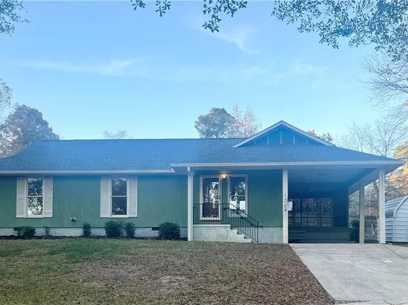 175 Lakeshore Cir SE, Acworth, GA 30101