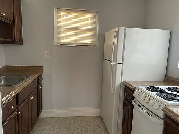 4th image of 1150 W Blue Heron Blvd