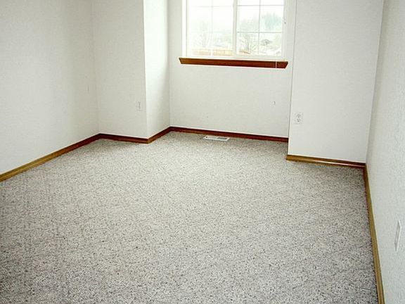 5th image of 416 Oak Ln