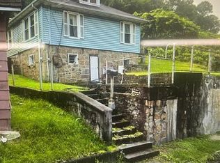 19454 Riverside Dr, Grundy, VA 24614