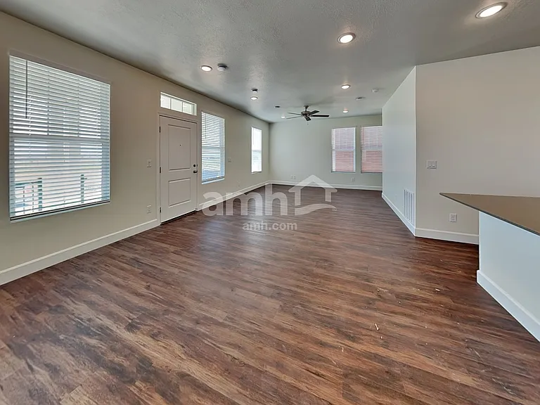 11016 S Trocadero Ave — Photo 6