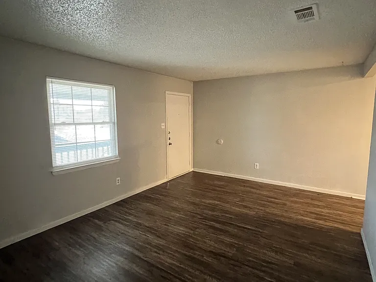 2106 Avenue K #4 — Photo 24