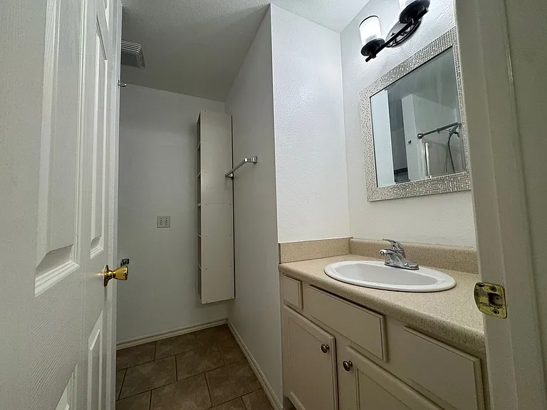 1584 N Willowbrook Dr — Photo 16