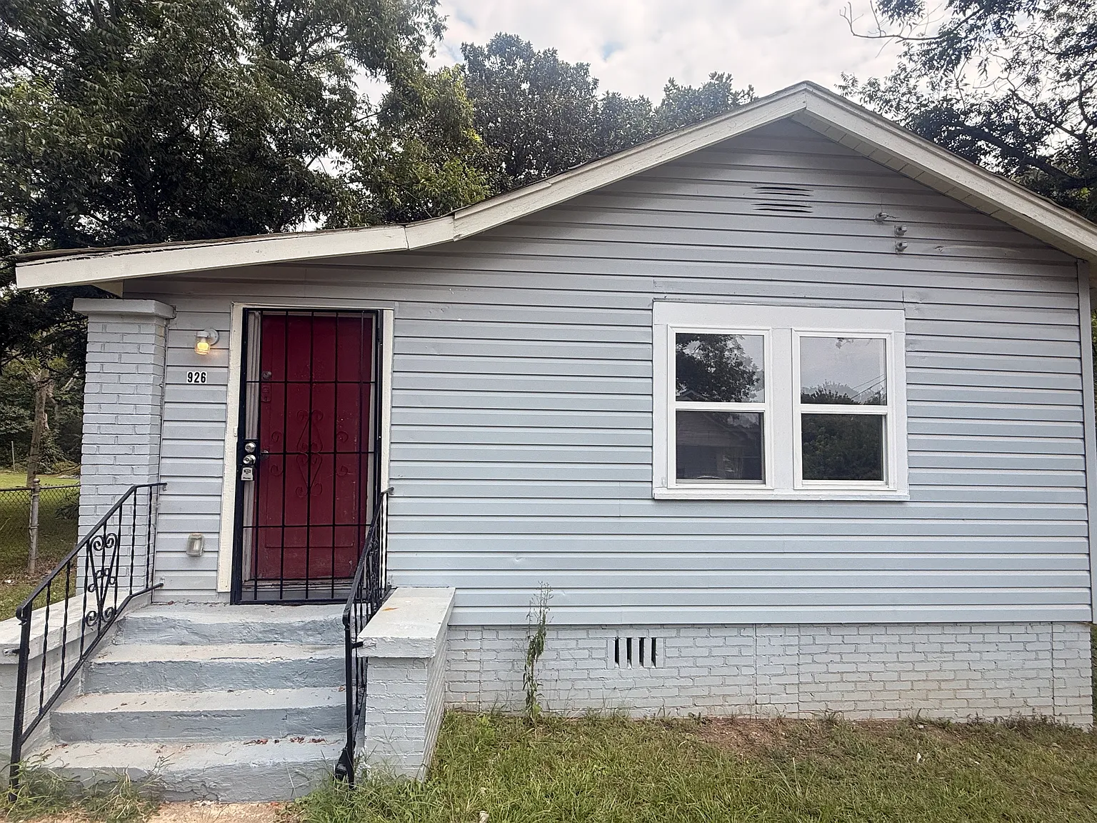 3 bed, 1077 sqft, $1,200 — Photo 1