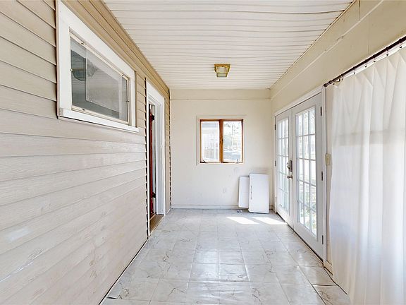5th image of 707 Plum St