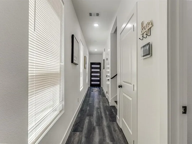 2214 Dyson St — Photo 2