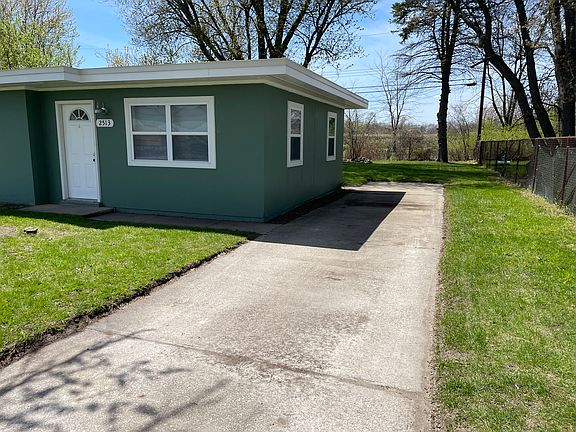 2nd image of 2513 25th St