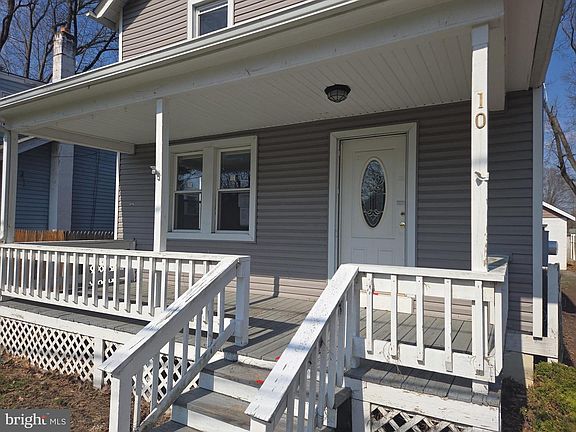 4th image of 10 Hawthorne Ave