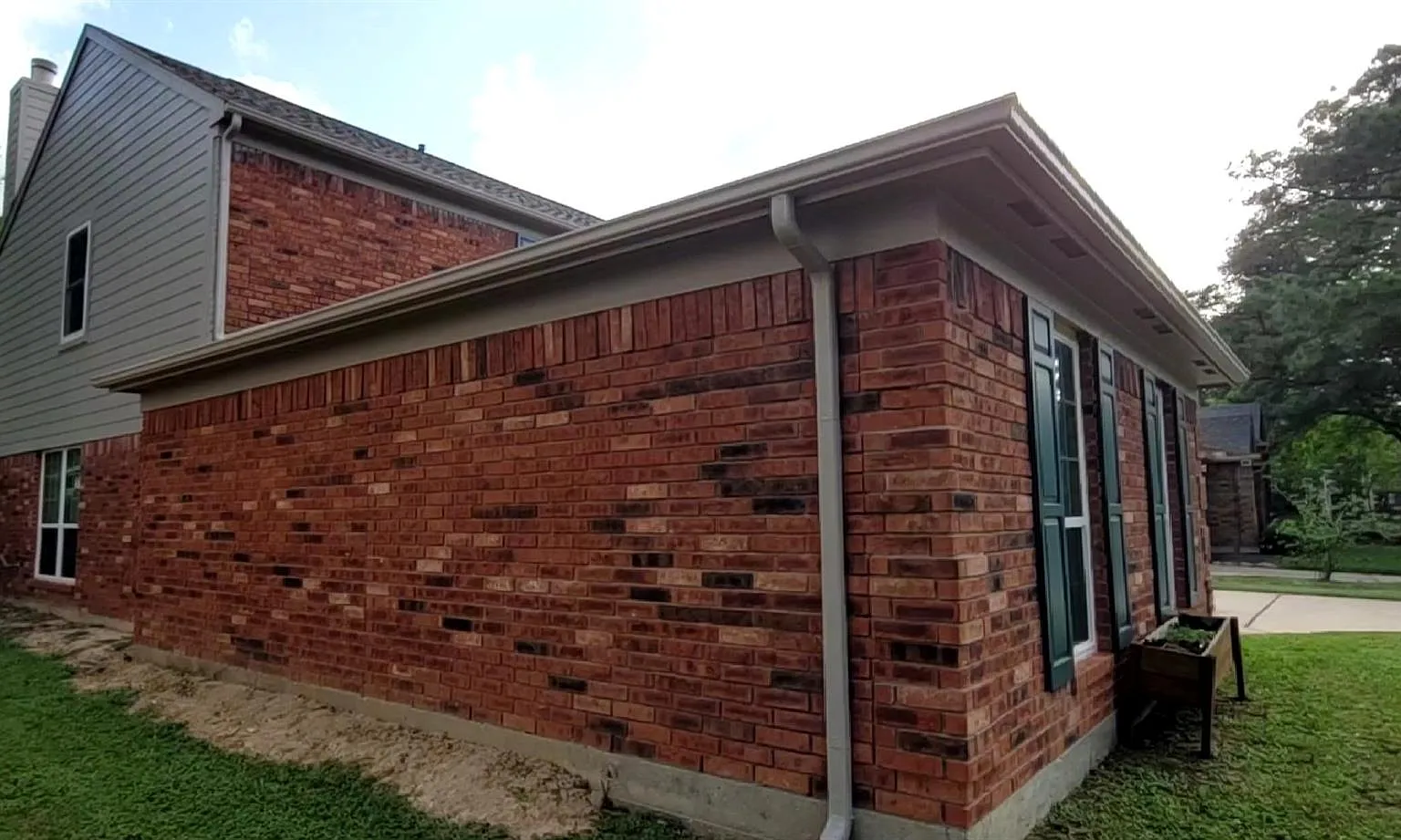 4 bed, 2.5 bath, 2496 sqft, $2,500 — Photo 4