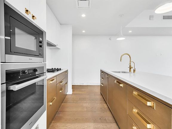 5th image of 70 Rainey St #1607