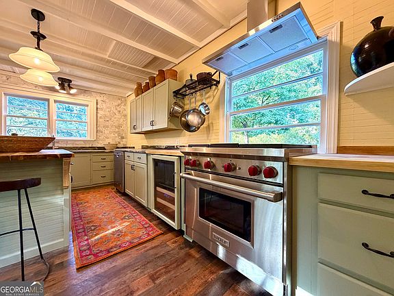 4th image of 212 Water St