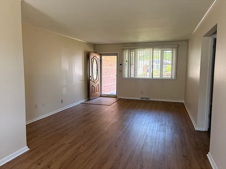 4203 Crestview Dr — Photo 15