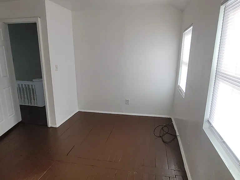 536 Jefferson St — Photo 17
