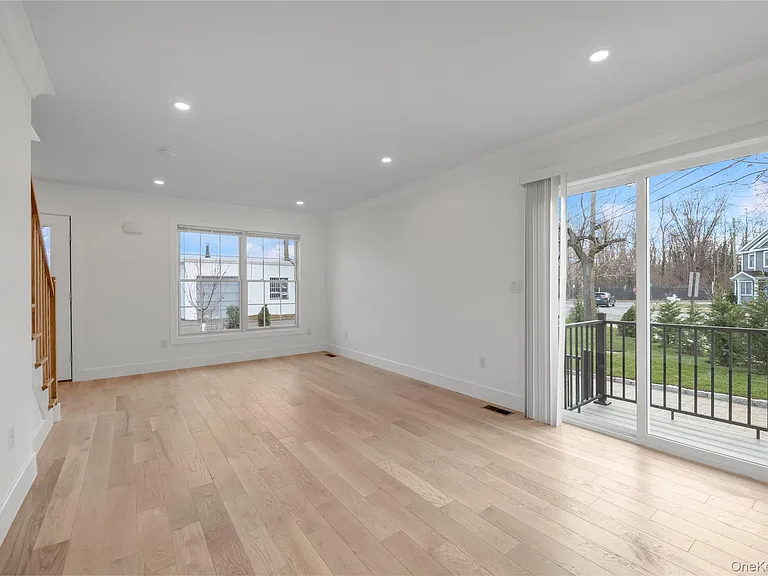 1 Manhasset Ave #B — Photo 13