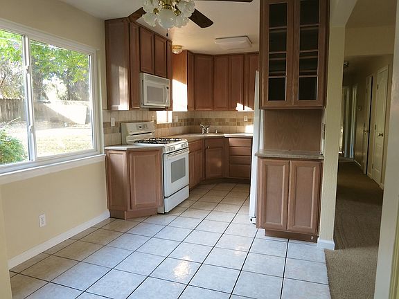 kitchen / breakfast area