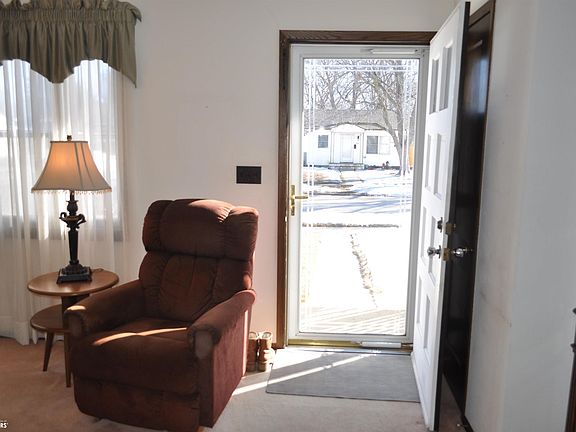 3rd image of 1403 Harriet Ave