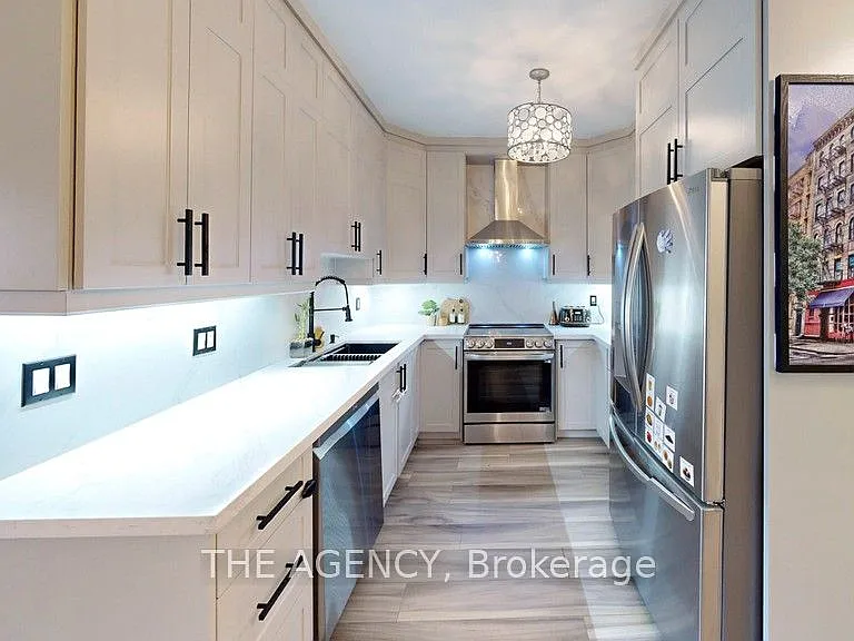 25 Kingsbridge Garden Cir #226 — Photo 9