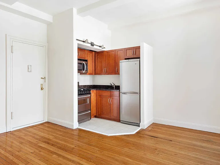 228 W 71st St #5B — Photo 12