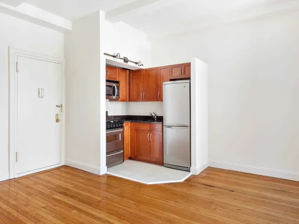 228 West 71st Street image 11 of 40