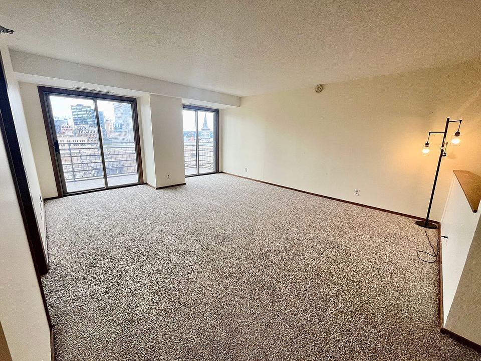 1st image of 26 10th St W Unit 1311