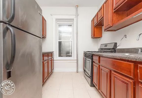 2nd image of 601 Park Pl #7B