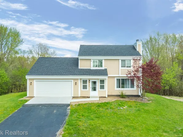1525 Hiller Rd, West Bloomfield, MI 48324