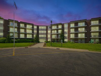 5540 Walnut Ave APT 26C, Downers Grove, IL, 60515