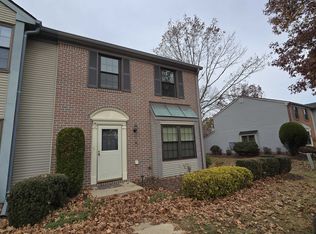 16 Lyon Ln, Franklin Park, NJ 08823